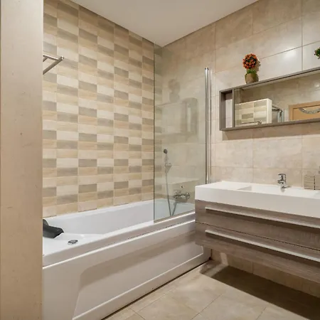 Stunning With Pool 别墅