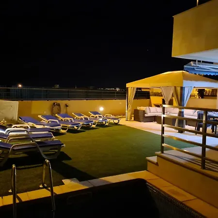 Βίλα Stunning With Pool *