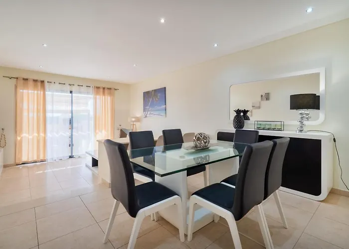 Willa Stunning With Pool