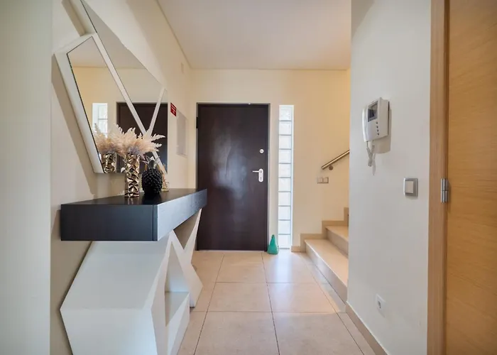 Willa Stunning With Pool