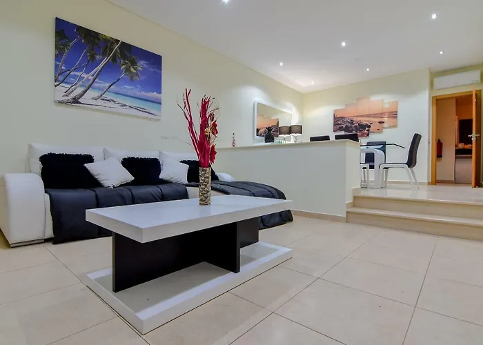 Stunning With Pool Willa