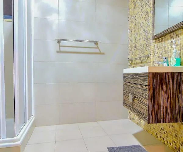 Willa Stunning With Pool