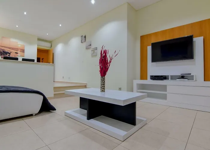 Villa Stunning With Pool Albufeira